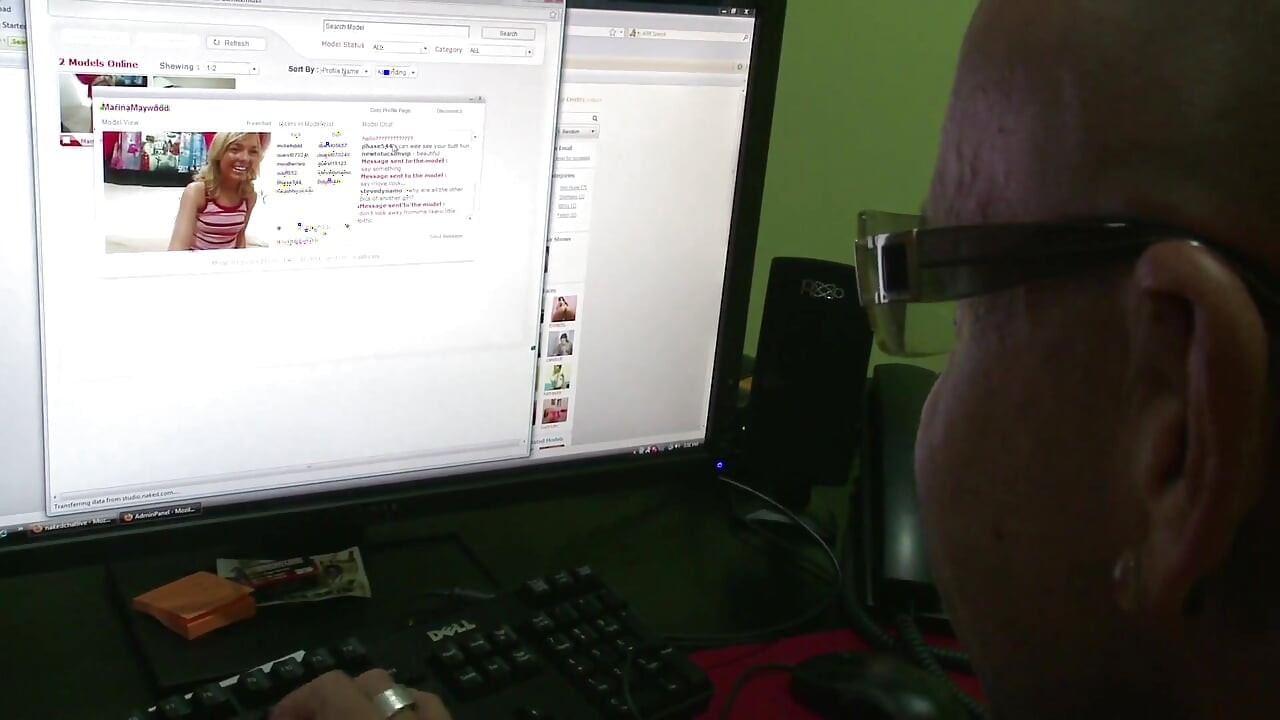 Blond brud i höga klackar har glädjande muskulös kuk