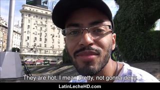 Chico latino negro español gay por pago en las calles en primer plano