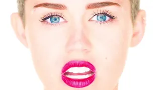 Miley Cyrus - разрушает шарик
