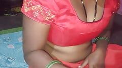 Indijsku desi ženu jebe mužev noćni seks