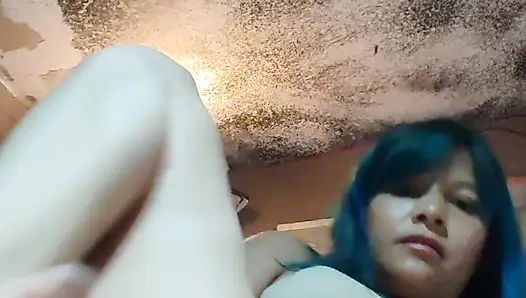 Lusi, unzufriedene ehefrau denkt darüber nach, ihren ehemann zu betrügen