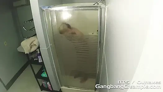Sarah Vandella saksoda dört adamın boşaltıyor