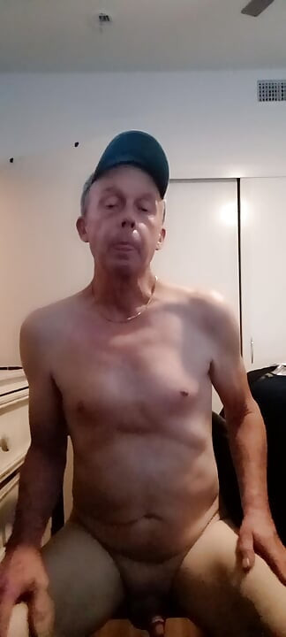 没有人愿意操我一个小鸡巴 Faggot