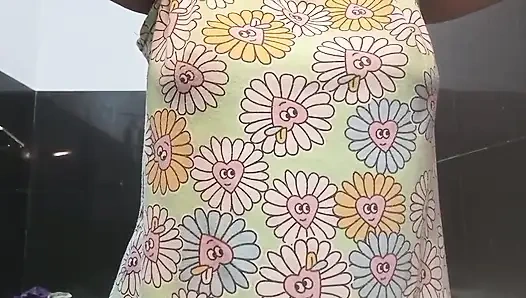 Remido si gadis hot dengan toket besar dan memek aduhai lagi asik dipuasin sama kontol raksasa