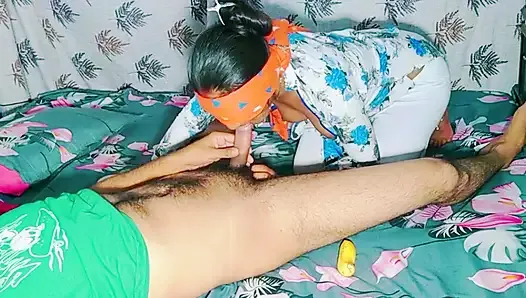 Une fille et son copain - une lycéenne indienne vierge dans sa première vidéo de sexe