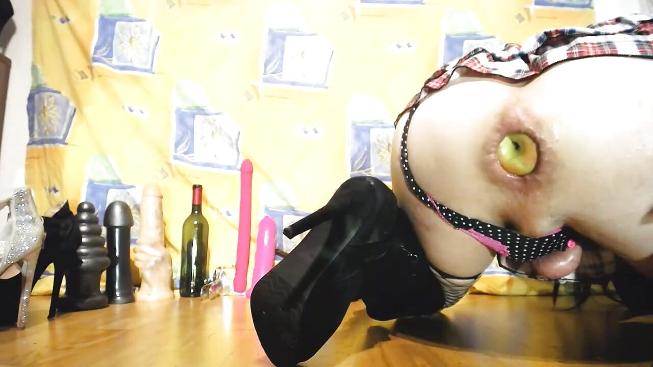 Apple, Pump-plug and Speculum Open My Ass
