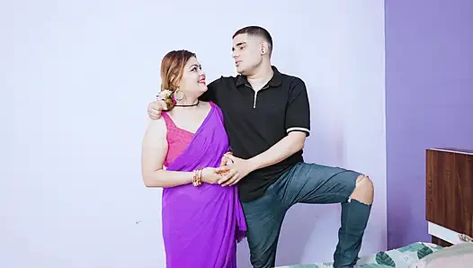 Bhabhi ke room me devar hila raha tha achnac bhabhi ne pakad liya hardcore sex