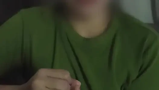 Erkek arkadaşıma sadıkım bu yüzden arkadaşı seks yapmak istediğinde reddettim ve onun yerine ona elle muamele çektim