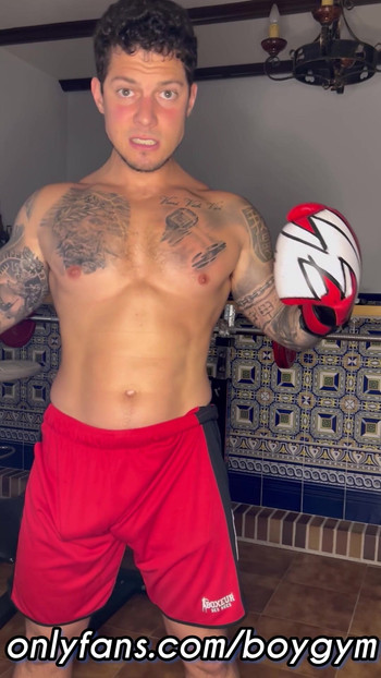 Moj veliki kurac🥊 može svršiti bez dodira