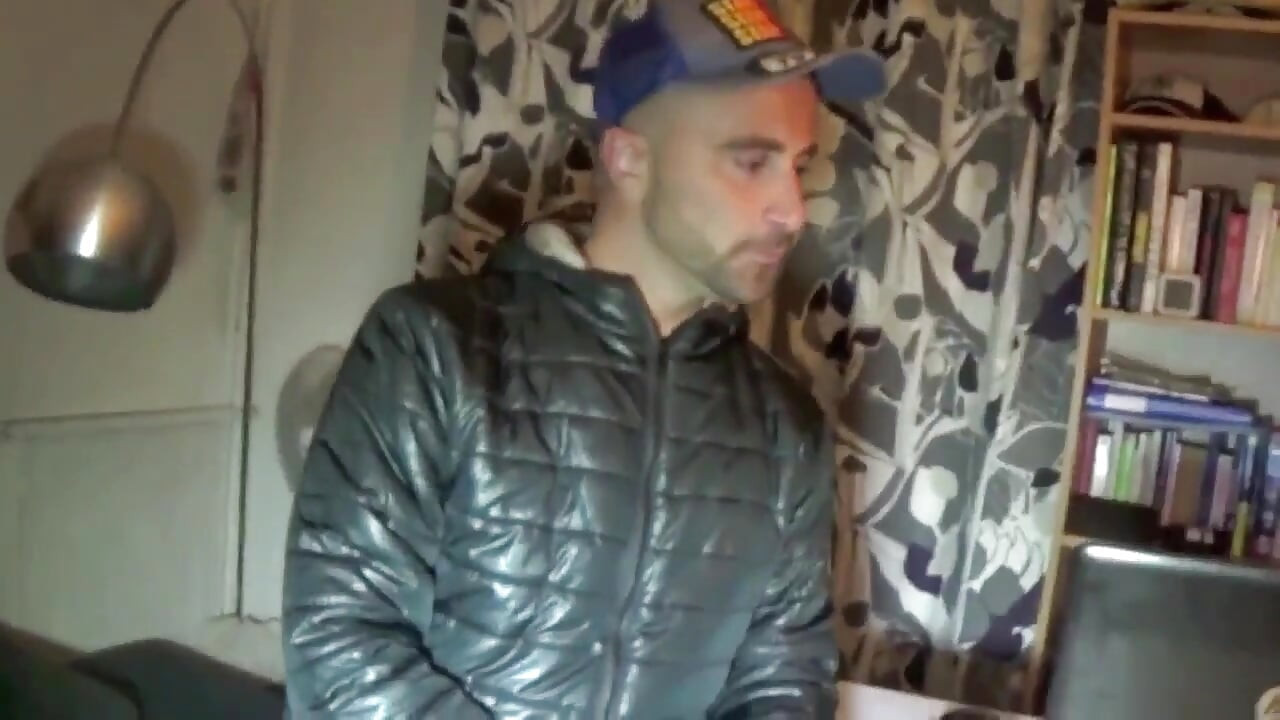 אליאס דפק סקס, בלונדינית צעירה מנצנצת