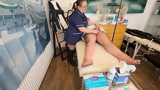 Bagian 1: mr hughes pergi menemui cockologist matron satana untuk membantu penis kecilnya!