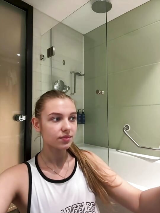 Jucielussie playing in the bathroom