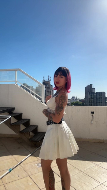 فتاة برازيلية عمرها 19 سنة