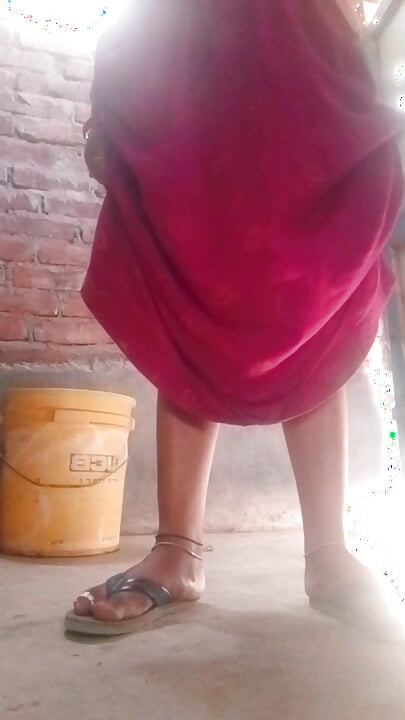 Jeg er en smuk indisk desi pige, og dette er min video. Jeg er enkel, naturlig og selvsikker. Jeg elsker at være ægte og vise