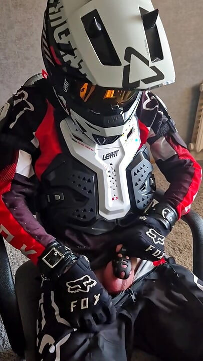 Tatlı motosikletçi 6 gün boyunca hapsedildi