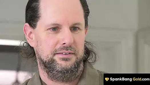 SPANKBANG GOLD - riesiger schwarzer schwanz dehnt arietta Adams PAWG muschi - von wütendem stiefvater erwischt