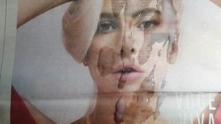 Lady Gaga cum hołd - ogromne wytryski reklamowe w gazetach