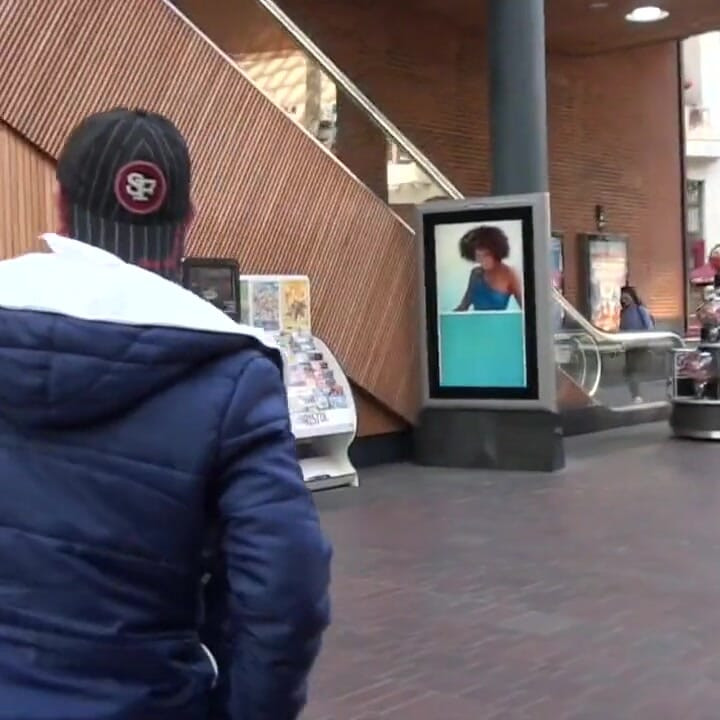Koby brisotl'da Jess tarafından prezervatifsiz sikiliyor