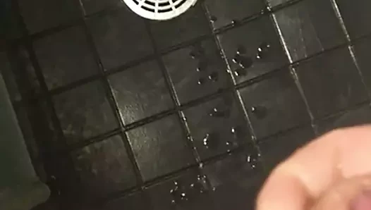 Pratik mükemmel cumshots yapar
