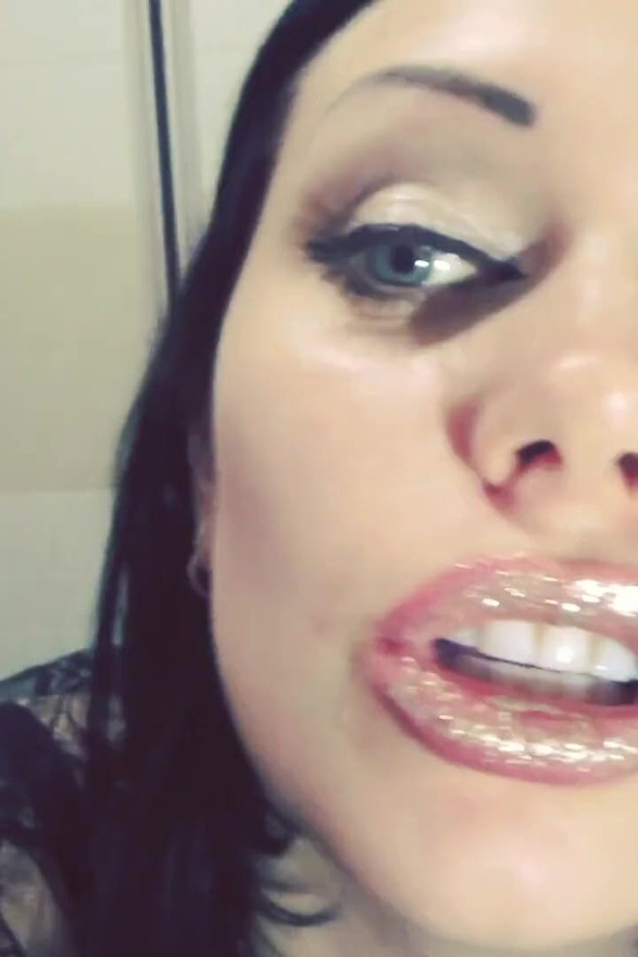 Golden lips