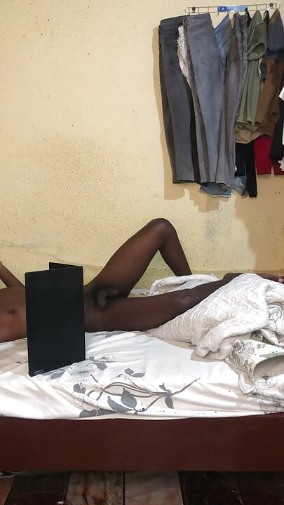 A ver porno antes de começar a bater uma