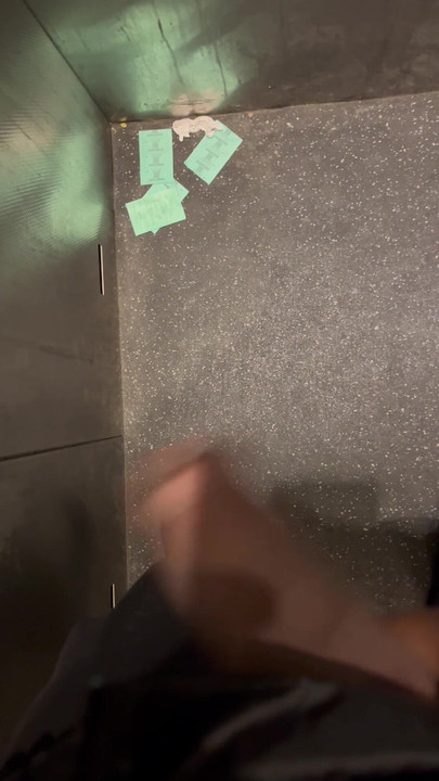 Немного развлечения в публичном лифте