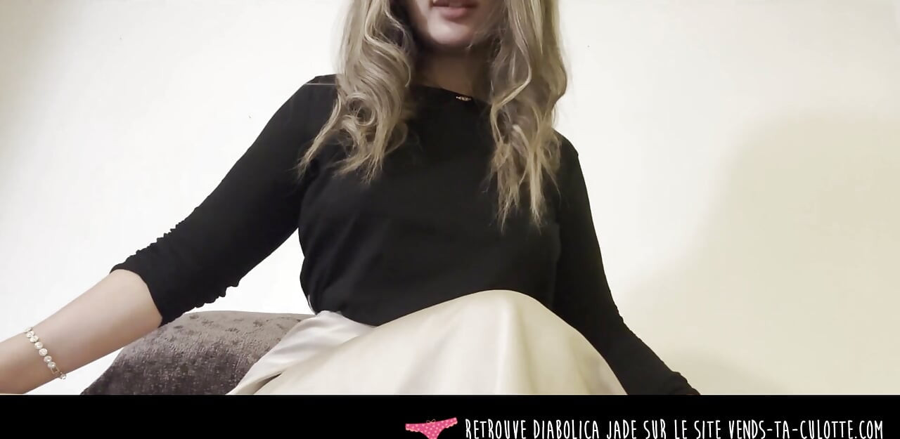 Vends-ta-culotte - mladá francouzská domina vás učí, jak si vzít velké černé dildo do pusy a do zadku