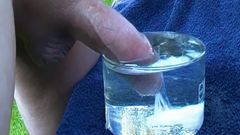 Air liur penis yang belum dipotong berejakulasi di bawah air - tembakan air mani besar