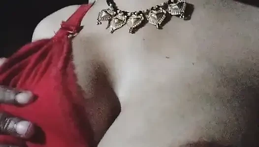 Eine allein schöne frau xXx fingert kleine enge muschi