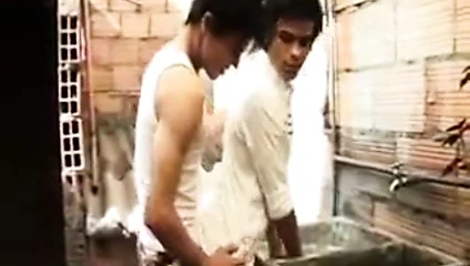 DOS CHICOS MUY CALIENTES