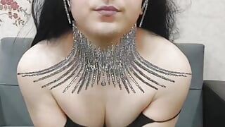 Sultry Metal princess: Shimmering Style für die Mutigen