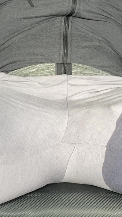 Hands free cum in grey sweatpants | Clip 1