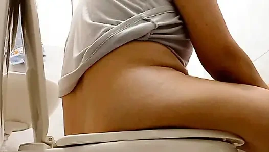 SEXY MATURE WOMAN SHOWS OFF HER HAIRY PUSSY INSIDE THE BATHROOM