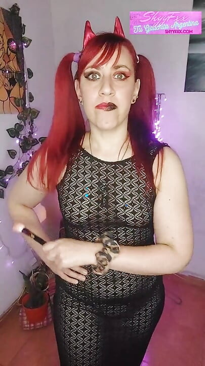 Gauchita Witch vervolledigt feminiseringsritueel met hulp van buiten! Sph feminisering