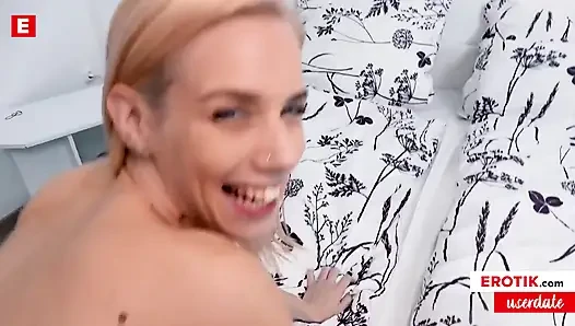 Nesty si cewek kurus rambut pirang yang lagi ngentot sama kontol besar