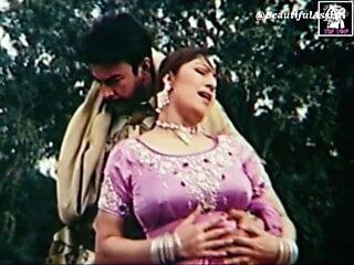 Paki film - saima khan sexy mujra