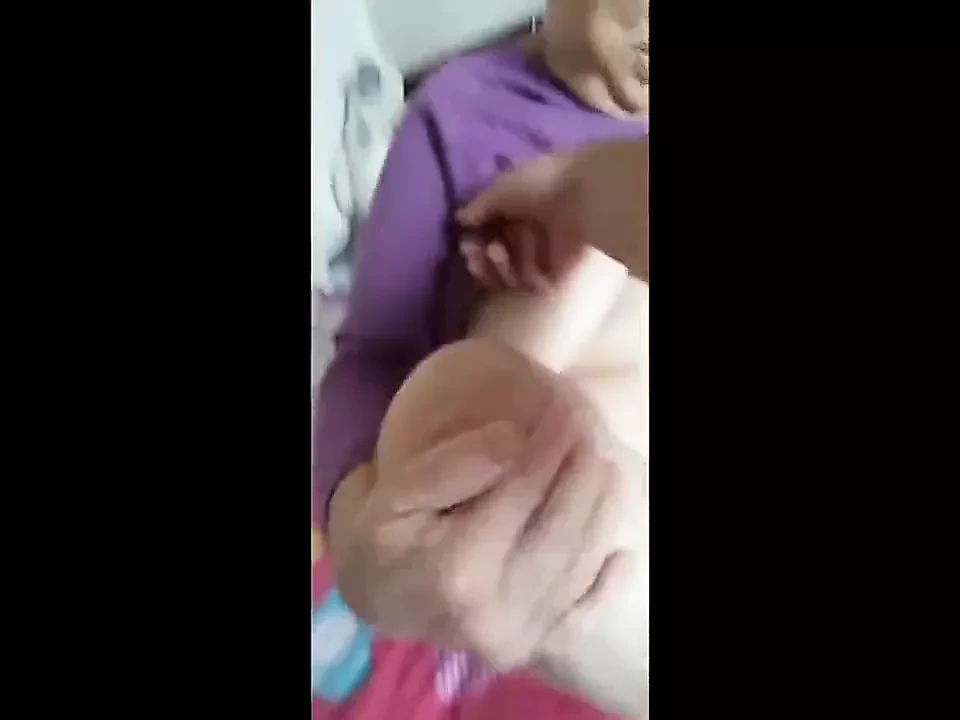 75岁的亚洲奶奶在无码中被性交和高潮