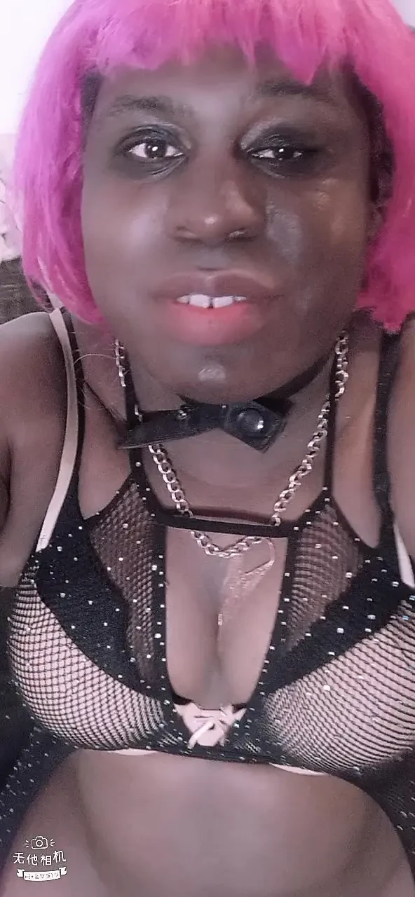 Punky new couch slut wearing fish net
