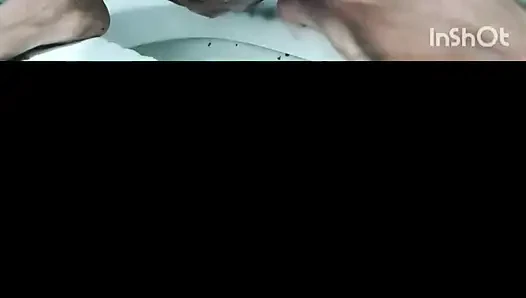 FTM'nin büyük yarağı mastürbasyon yaptıktan sonra boşalıyor