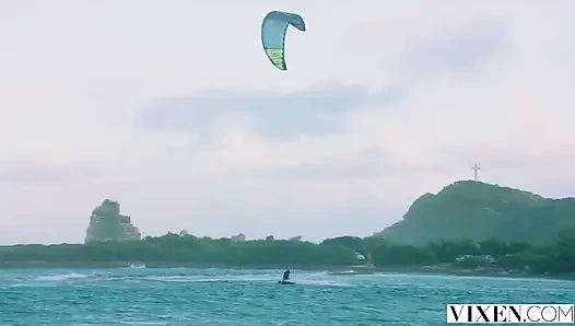 VIXEN свингерская пара живет лучшей своей жизнью