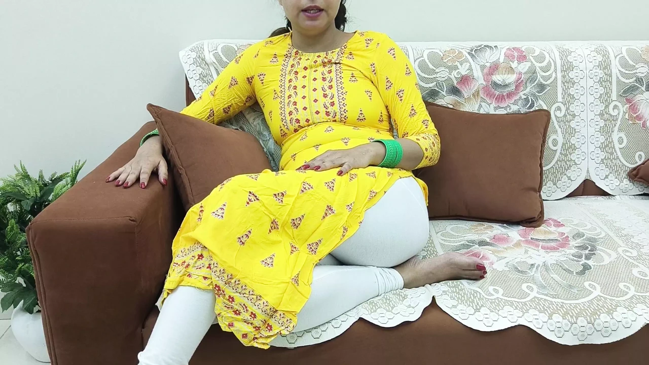 Indian step mom and step son ka illegitimate wala pyar beta se chudwa kar apna yaar bana liya Hindi dirty talk sarababhi 6