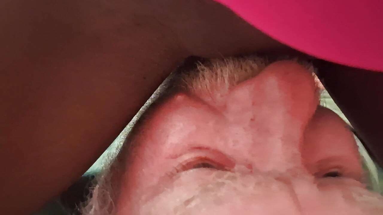 BLU nastie menuntut memek yang tepat untuk dijilat