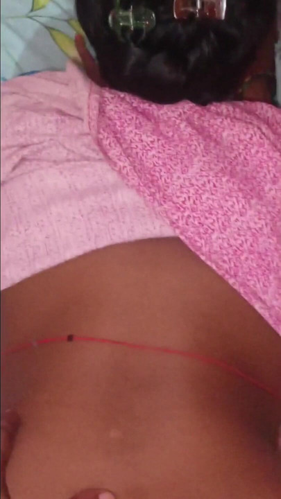 Desi veninde kneppet af sin kæreste. At tage en pik med brinjal, hardcore sex video porno | Klip 2