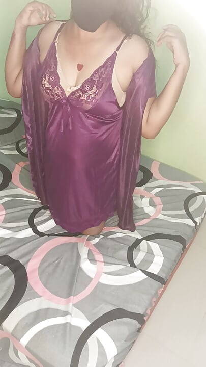 Tamil Girl lying in the bed and show her boobs