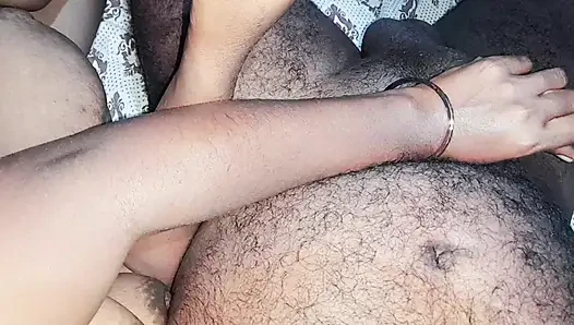 Tamil koca evli kadın elle muamele seks yapıyor