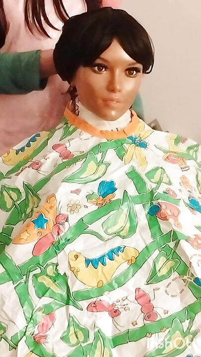 Nikki ebony sex doll colorful short hairdressing cape modeling session