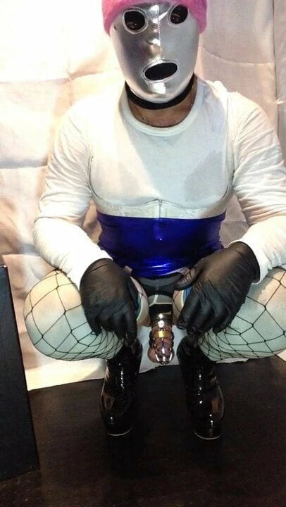 SHOW SISSY BITCH IN WHITE AND BLUE FUCKS HER PLAYING