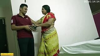 Une belle-mère indienne sexy se fait baiser ! Sexe familial tabou