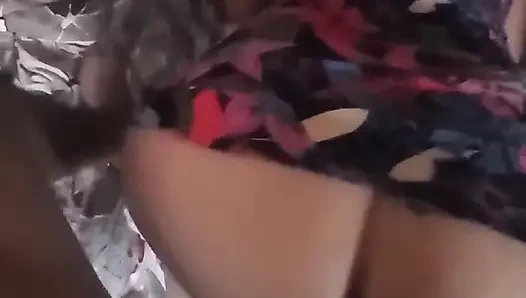 Ev sahibinin üvey kızı odama giriyor