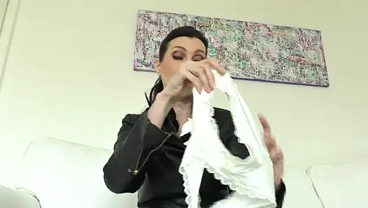 Sklavin geraldines höschen schnüffeln und masturbieren! Lady Victoria Valente